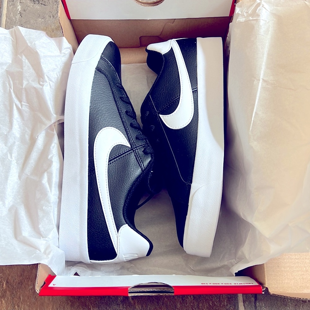 Nike women’s court royale ac